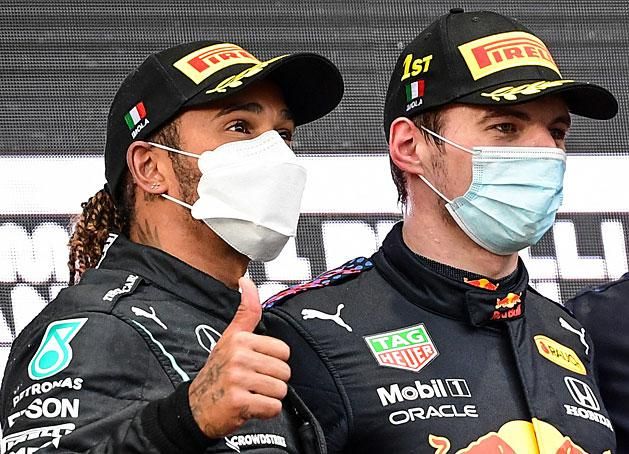 Lewis Hamilton és Max Verstappen elképesztő küzdelmet vív – bízzunk benne, hogy az idény végéig (Fotó: AFP)