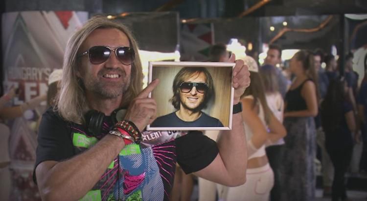 David Guetta a saját arcképével. Vagy mégsem? (Fotó: rtl.hu)