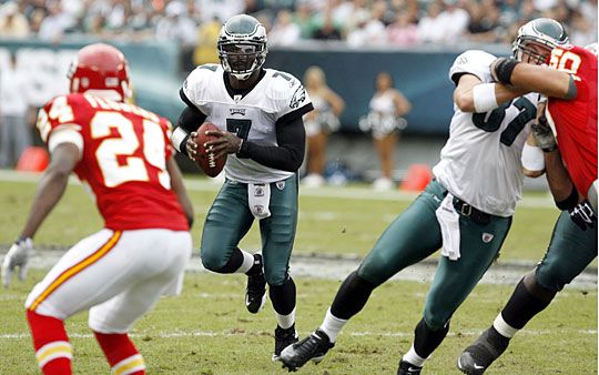 Michael Vick (7) ismét a pályán bizonyíthatott (fotó: Reuters)