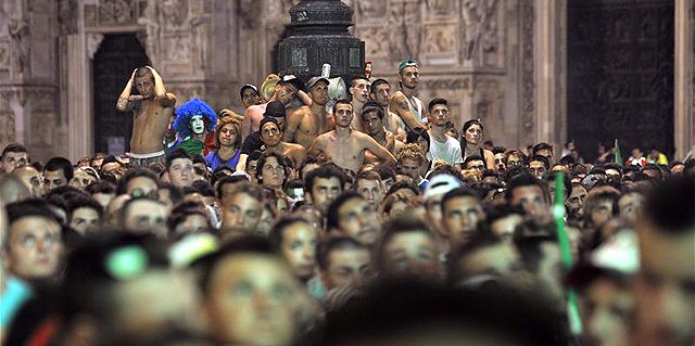 Döbbenet és csönd a milánói Dóm-téren