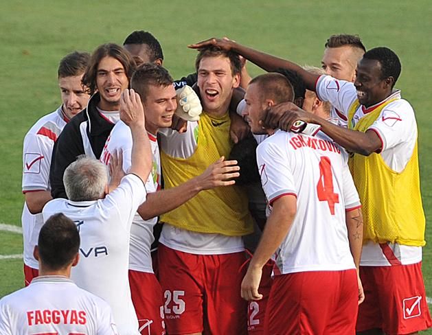 Ivan Lovrić (middle) was the hero in the two coaches' league clash (Photo: Nemzeti Sport)