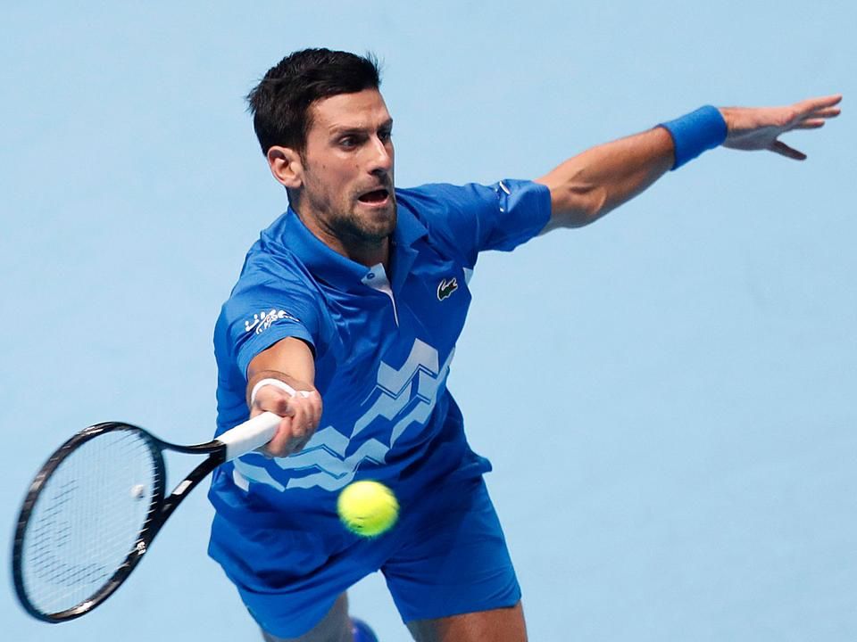 Novak Djokovics a második szettben négy meccslabdát hárított, a harmadik játszma rövidítésében 4–0-ra vezetett, aztán...