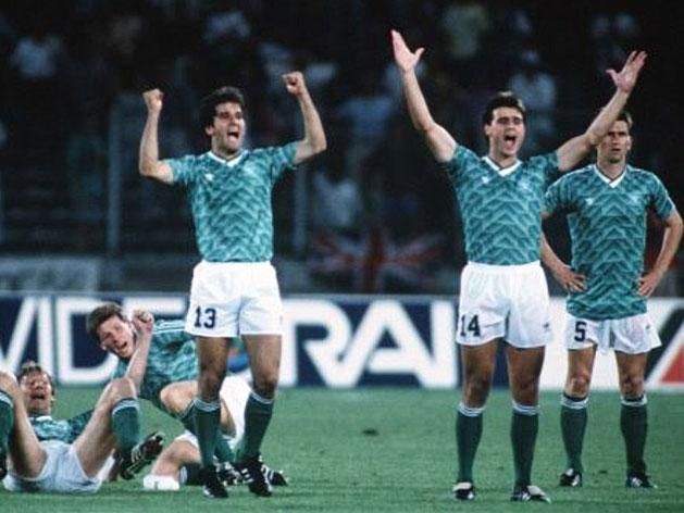 A németek zöld mezben verték meg Angliát az 1990-es vb-elődöntőben