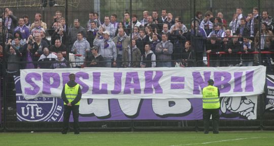 Az újpestiek drapival „kedveskedtek” edzőjüknek (Fotó: Korponai Tamás)