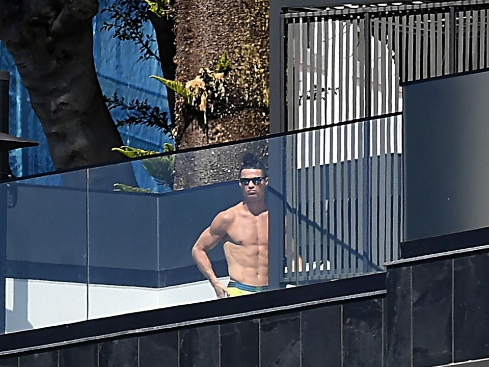 Mindeközben Cristiano Ronaldo… (Fotó: AFP)