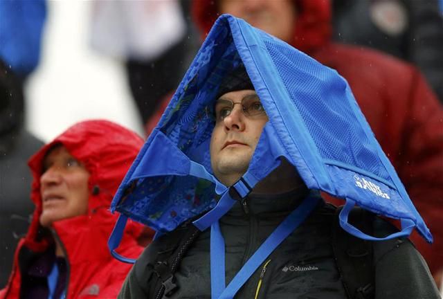 Kifejezetten ronda az idő, az eső finoman fogalmazva sem tesz jót az alpesisí-versenyek színvonalának (Fotó: Reuters)