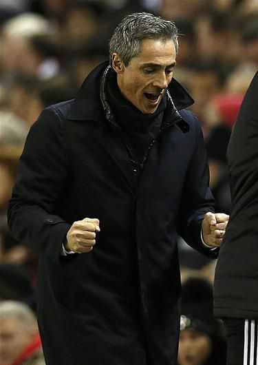 Sousa továbbjutást ünnepelt az Anfielden (Fotó: Reuters)