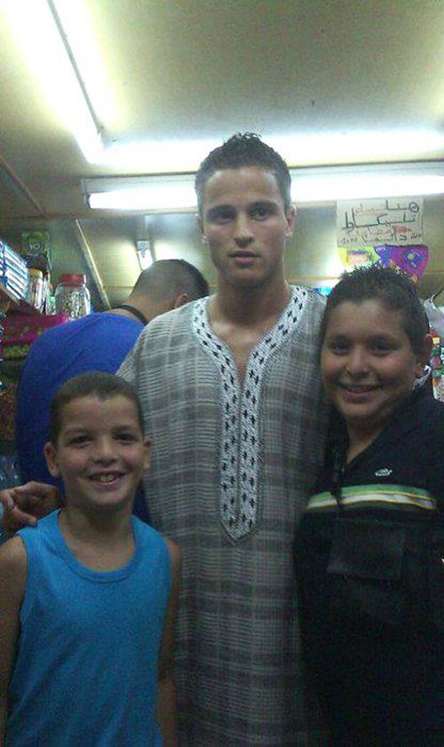 Afellay itt már a helyi viseletben flangál (forrás: maroc.nl)