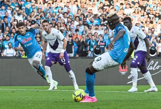 Osimhen 11-esből szerezte a 23. bajnoki gólját – miután egy 11-est el is rontott a Fiorentina ellen