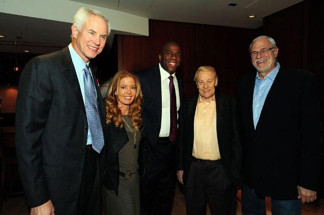 Mitch Kupchak, Jeanie Buss, Magic Johnson, Jerry Buss és Phil Jackson (Forrás: Marca)