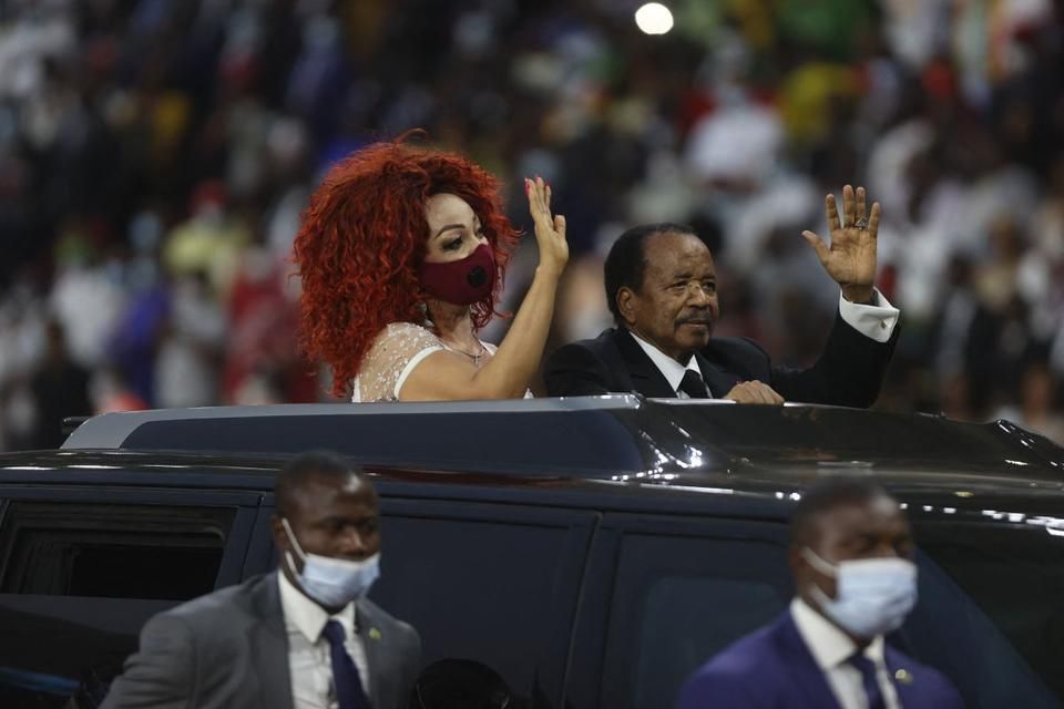 A kameruni elnök, Paul Biya és neje, Chantal Biya (Fotó: AFP)