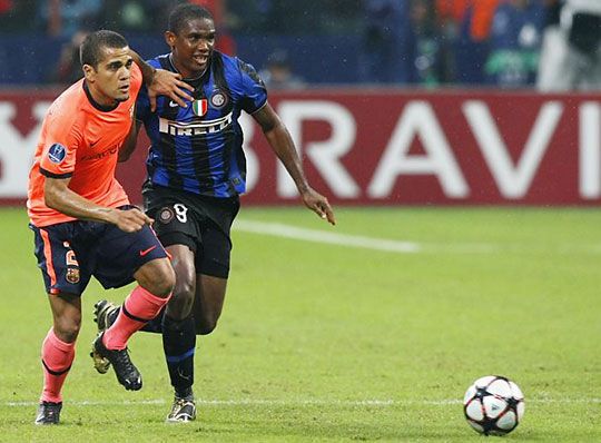 Dani Alves (balra) és a Barca az Intert és Eto'ót már lenyomta, vasárnap jön a Real C. Ronaldóval (Fotó: Action Images)