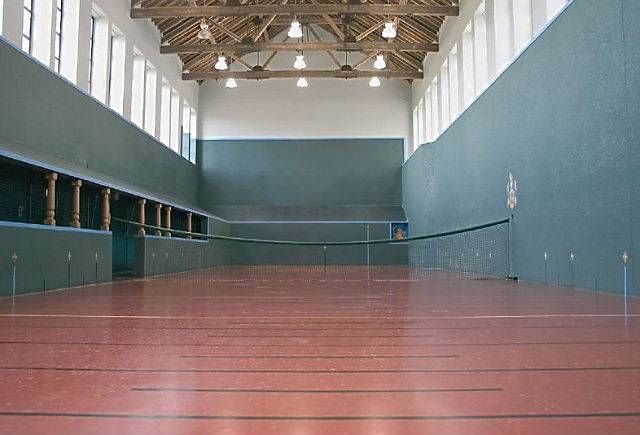 Elegáns labdaház az igazi tenisz híveinek (Forrás: didoune.fr)