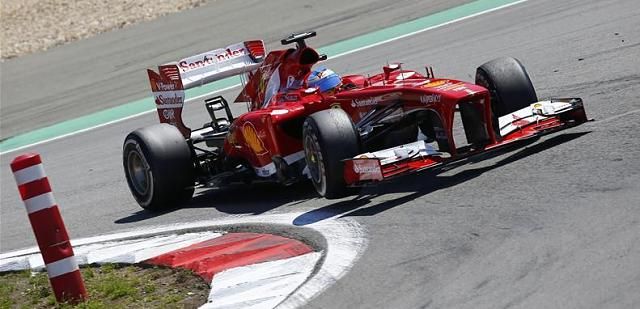 Alonso szerint a Ferrari nem jó stratégiát választott a kemény gumis indulással