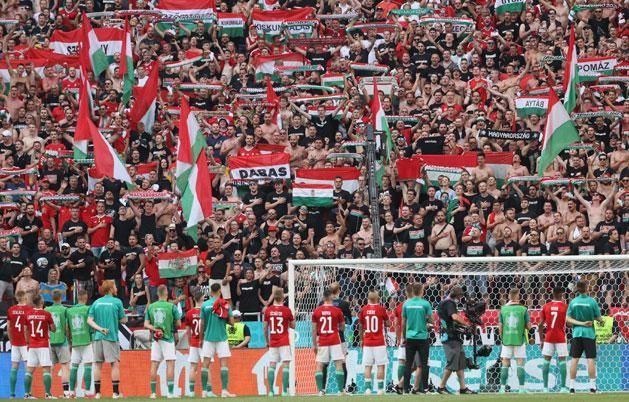 This moment was (also) forever in the heart of the Hungarian national team defender: after the draw with world champion France at home, he sang the Hungarian national anthem with the fans (Photo: Miklós Szabó)
