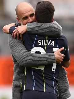 A tökéletes edző, játékos duó: 
Pep Guardiola és David Silva (Fotó: AFP)