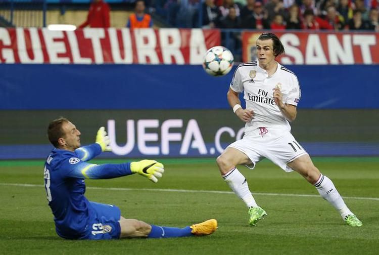 Bale lövése után hárít bravúrral Oblak