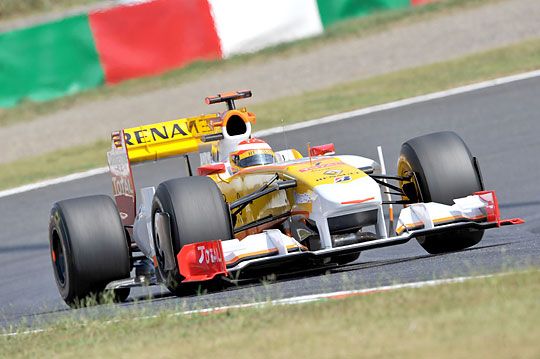 Alonso várja már, hogy átülhessen a Renault-ból a Ferrariba (Fotó: Action Images - archív)