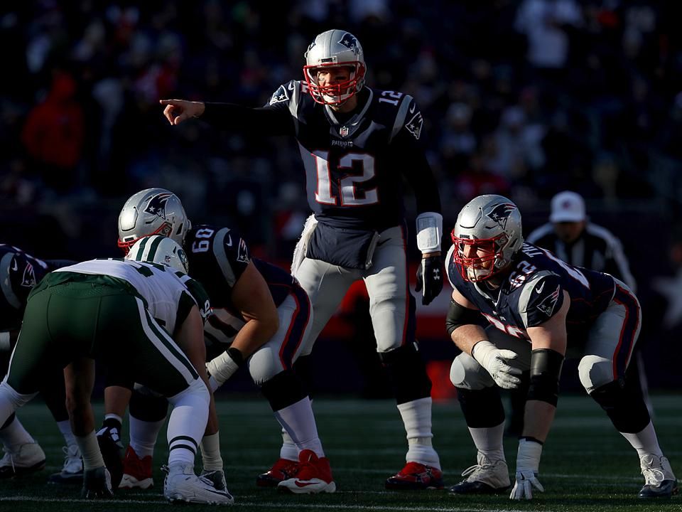 Tom Brady mutatta az irányt – helyesen, a Patriots pihenővel kezdheti a rájátszást (Fotó: Getty Images)