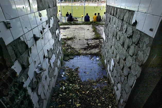 A leromlott állapotú Grbavica-stadion néhány éve (Fotó Action Images)
