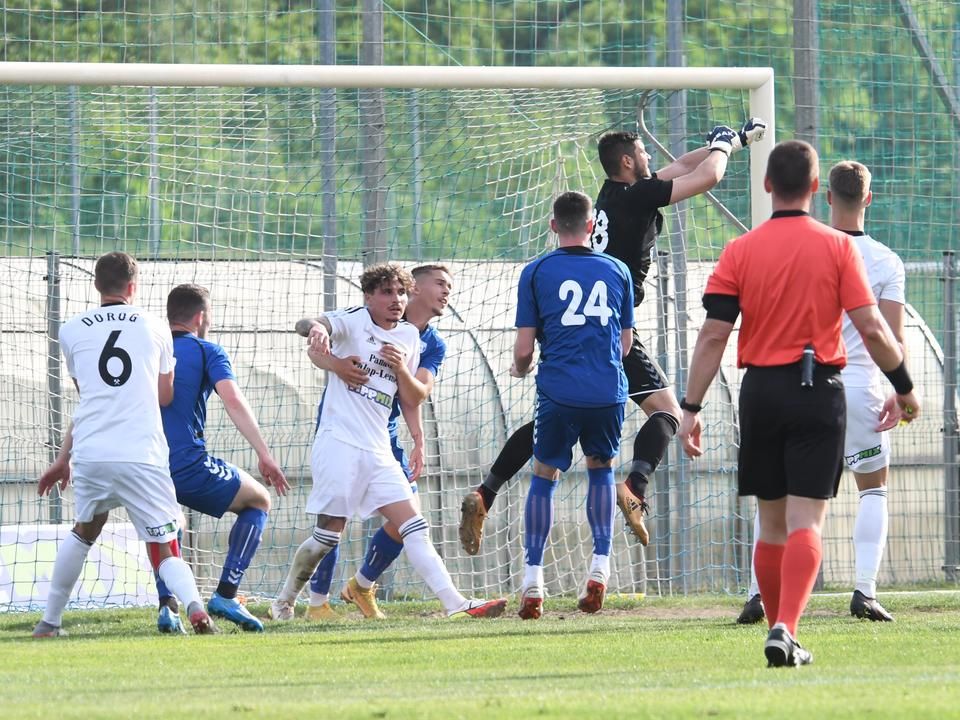 Mindkét csapat nagyot küzdött a meccsen (Fotó: Mészáros János/Új Néplap)