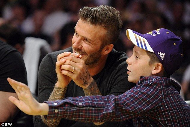 David és Brooklyn Beckham (Fotó: Daily Mail)