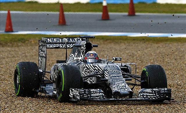 Nem csak Kvjat hibázik, Ricciardo is megjárta kedden a kavicságyat a Red Bull-lal