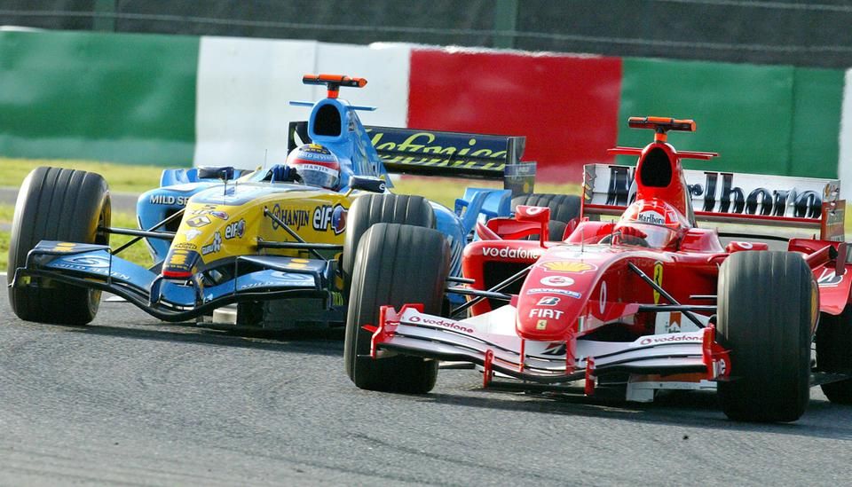 Alonsónak kétszer is meg kellett előznie Schumachert Szuzukában (Fotó: AFP)
