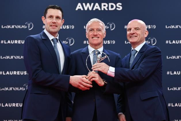 Didier Deschamps (középen) világbajnok lett a francia labdarúgó-válogatottal