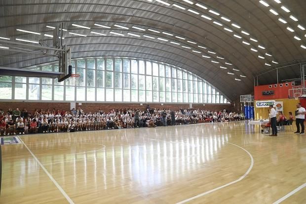 …és a komfortos játszóteret kapó kosárlabdázók edzéseinek, meccseinek helyszíne (Fotó: Földi Imre)