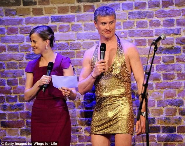 David Coulthard női ruhában a rendezvényen (forrás: Daily Mail)