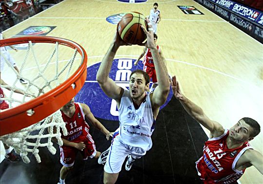 Nenad Krsztics (labdával) volt a legeredményesebb szerb (Fotó: Action Images)