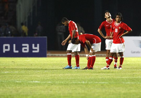 Az indonéz labdarúgók teljesítményét nem mindenki bírta ülve (Fotó: Reuters)