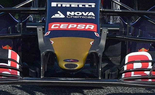 A Toro Rosso az első légterelő rögzítési pontjához szerelt műszerekkel méri a szárny rugalmasságát
