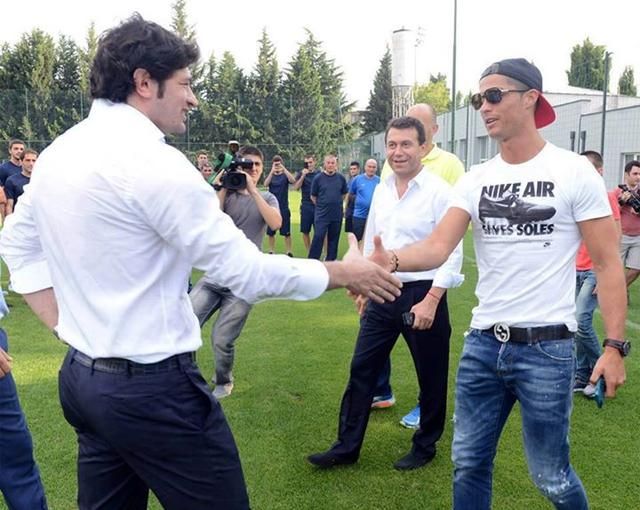 Nagy találkozás: Cristiano Ronaldo és a házigazda, Kaha Kaladze (Forrás: cristianoronaldofan.net)