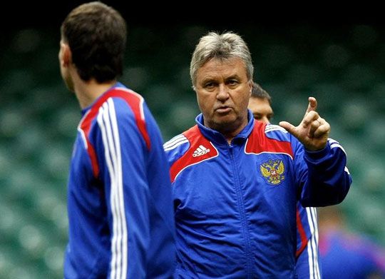 Hiddink (jobbra) nem számít könnyű párharcra Szlovénia ellen. (Fotó: Action Images – archív)