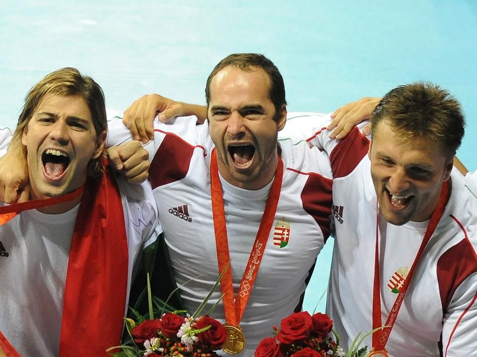 Benedek Tibor Madaras Norbert és Kiss Gergely társaságában ünnepelte harmadik olimpiai aranyát (Fotó: Czagányi Balázs)