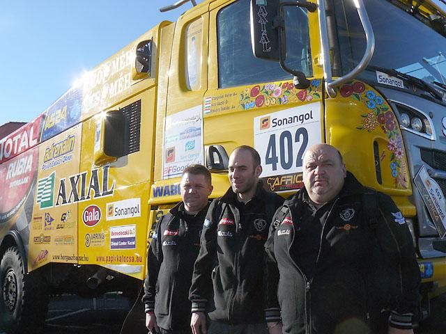 A kamionos trió: (balról) Czeglédi Péter, Ács László és a pilóta, Kovács Miklós (Fotó: Qualisport)