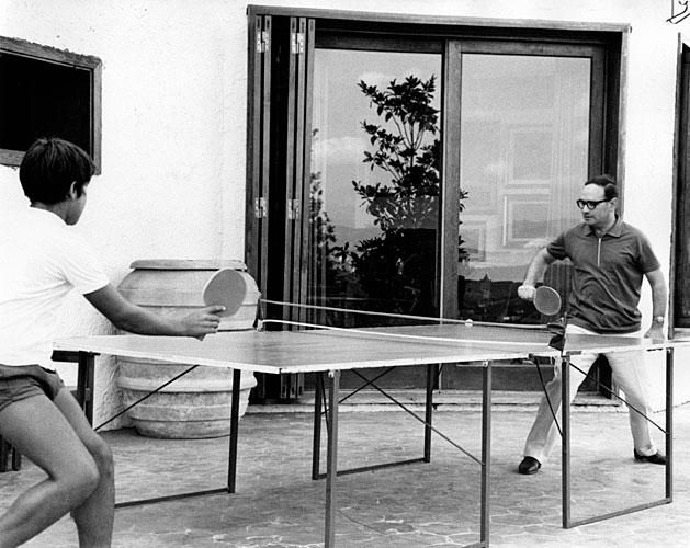 És nemcsak sakkozott és futballozott, a fiával gyakran pingpongozott – amíg kora engedte (Fotó: AFP)