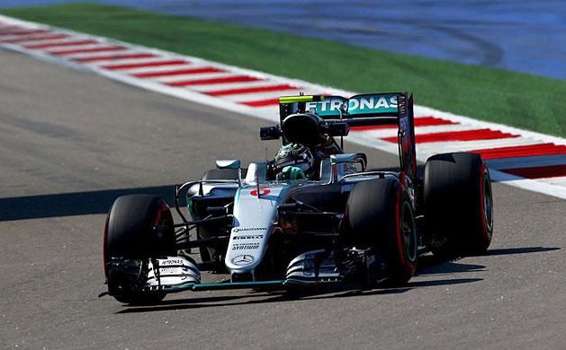 Nico Rosberg minimális különbséggel kapott ki csapattársától a harmadik oroszországi szabadedzésen