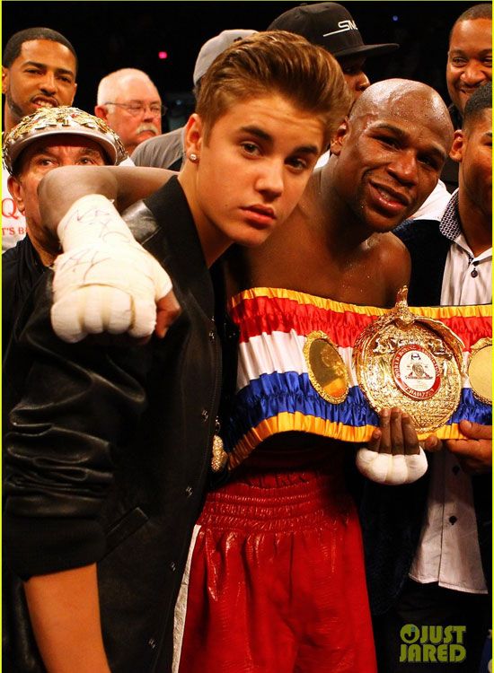 Justin Bieber és Floyd Mayweather Jr. (Forrás: justjared.com)