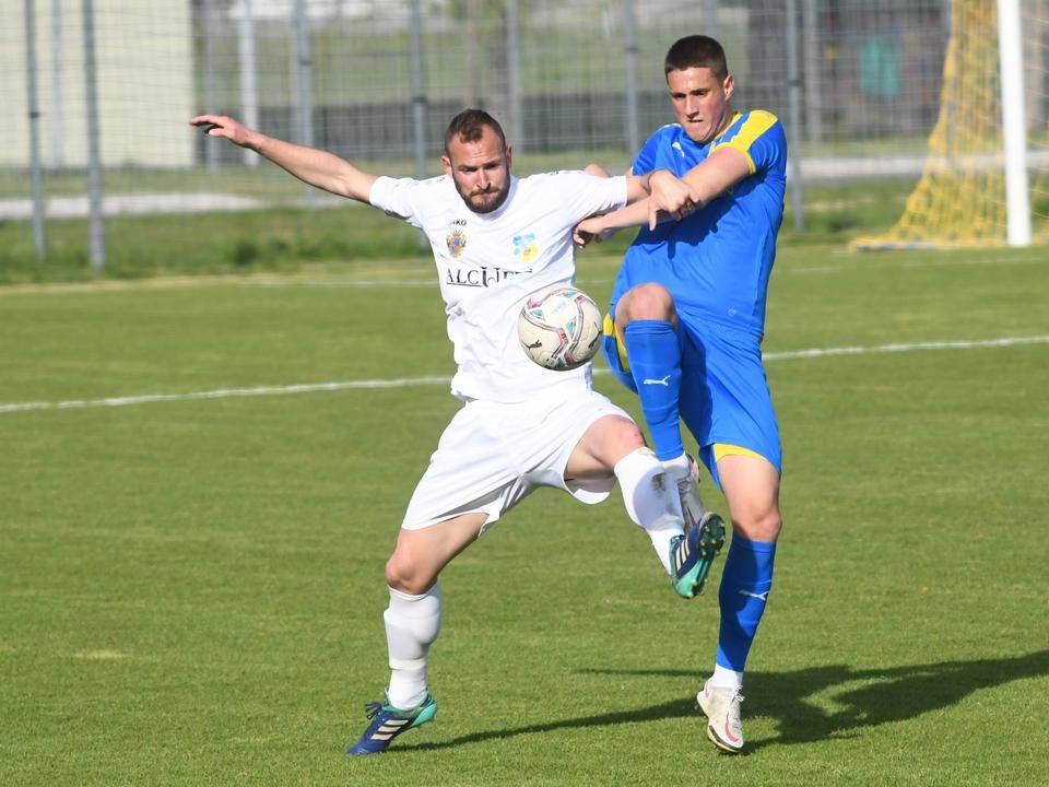 Dávid Zoltán (kékben) hibázott az első gól előtt (Fotó: Bujdos Tibor/Észak-Magyarország)