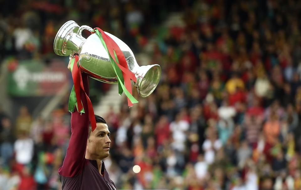 A portugál válogatottal Európa-bajnokságot nyert (Fotó: AFP)