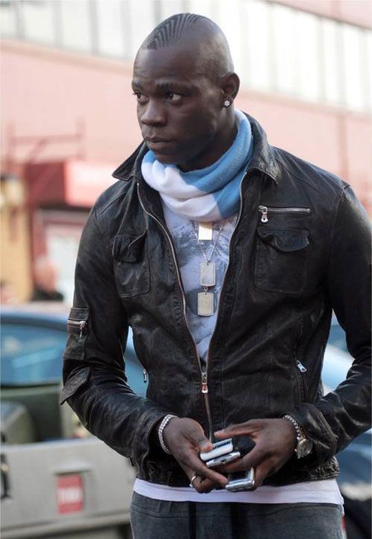 Mario Balotellinek fontos a kapcsolatépítés (Fotó: kickette.com)