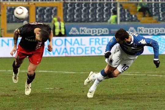 Pazzini (jobbra) fejese kevés volt a Sampdoria számára a PSV ellen, a genovaiak kiestek (Fotó: Reuters)