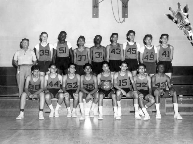 Az Edgar Allan Poe Általános Iskola kosárlabdacsapatának 1961-es képe (Fotó: flickr.com/photos/tomsales)