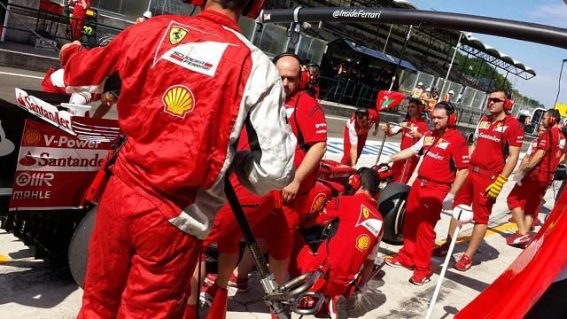 A Ferrari jól kezdett, Räikkönen az első körökben gyors volt