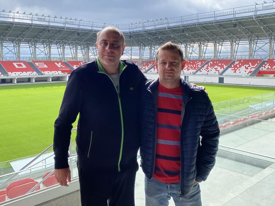 Diószegi László (balra), a Sepsi OSK tulajdonosa már az új stadionban fogadta kollégánkat