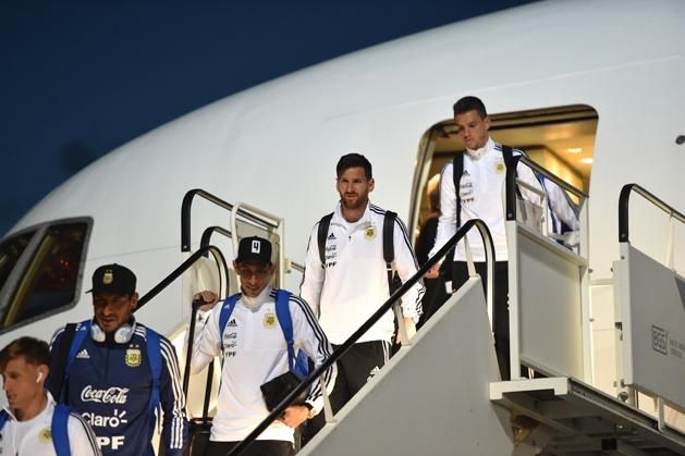 Az argentin válogatott megérkezett Oroszországba (Fotó: AFP)