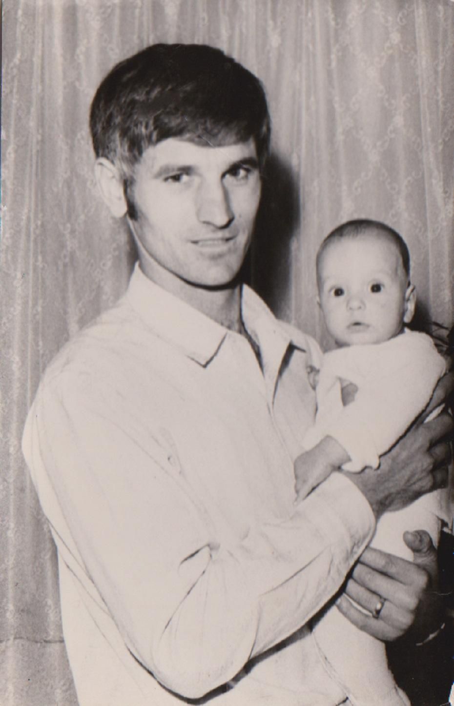 Édesapjával, Menczel Iván hétszeres válogatott labdarúgóval